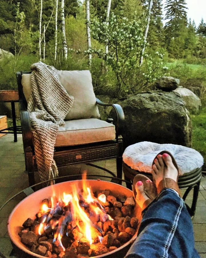 A Suite Retreat - Beyond Bed & Breakfast Sun Peaks Exterior foto